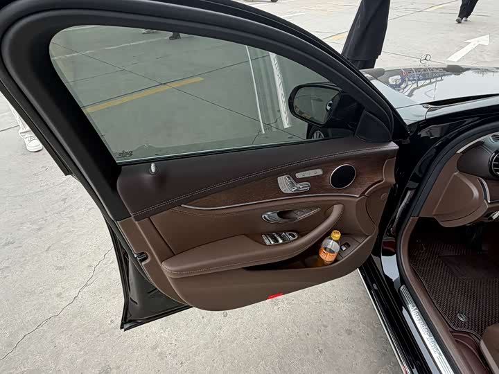 Фото 3 - Mercedes-Benz E-Class