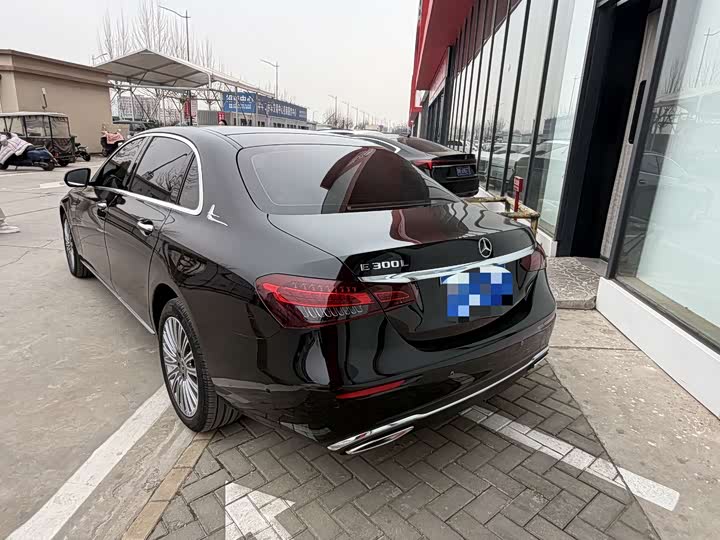 Фото 4 - Mercedes-Benz E-Class