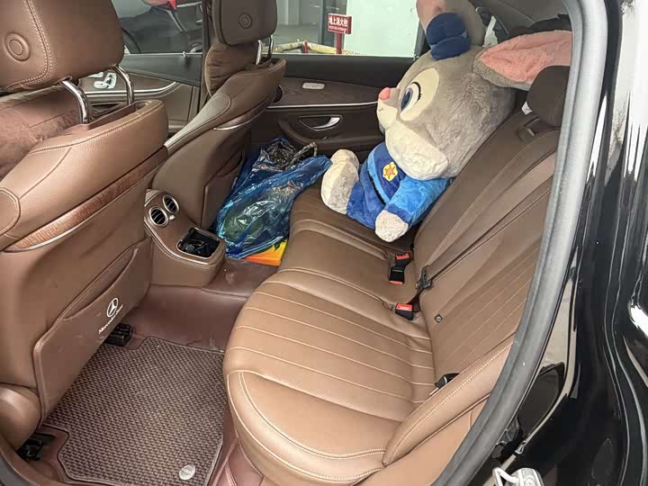 Фото 5 - Mercedes-Benz E-Class