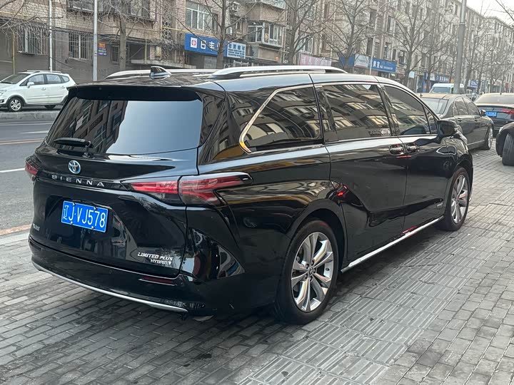 Фото 3 - Toyota Sienna