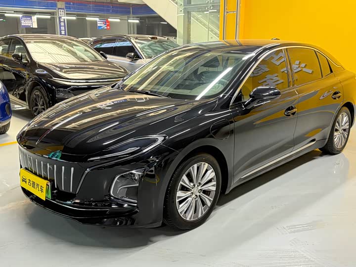 Фото 1 - Hongqi E-QM5