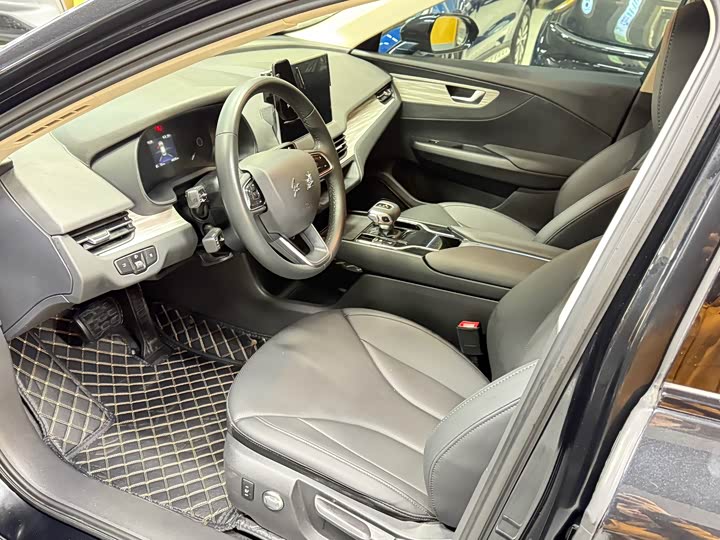 Фото 9 - Hongqi E-QM5