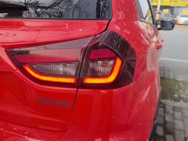 Фото 8 - Geely Vision X3