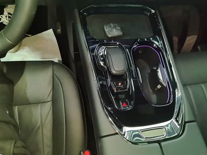 Фото 6 - Zeekr 009