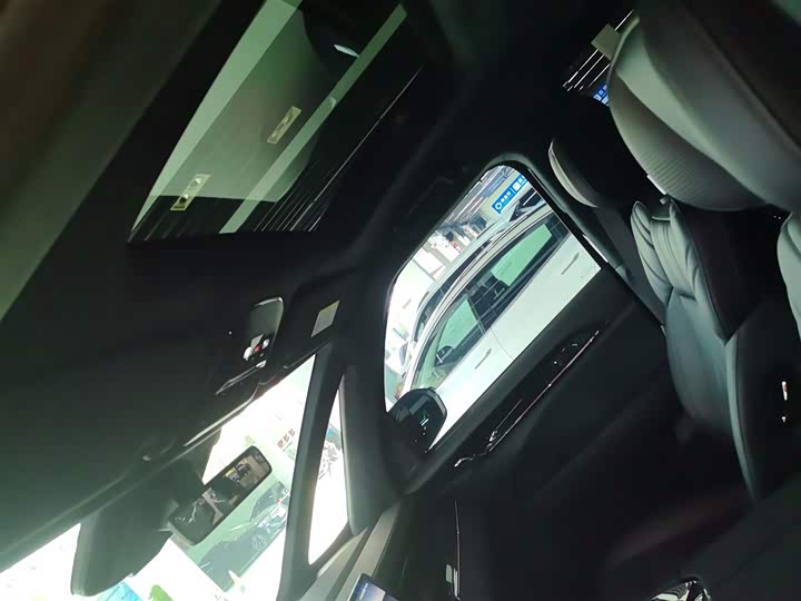 Фото 8 - Zeekr 009