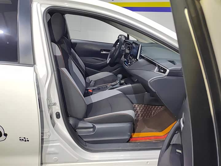 Фото 8 - Toyota Corolla