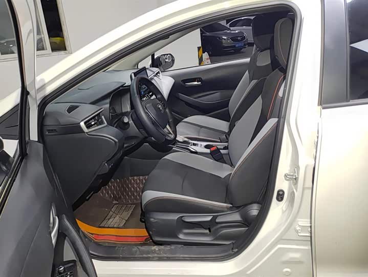 Фото 9 - Toyota Corolla