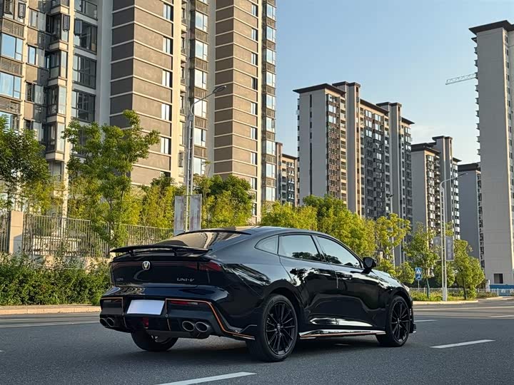 Фото 9 - Changan UNI-V