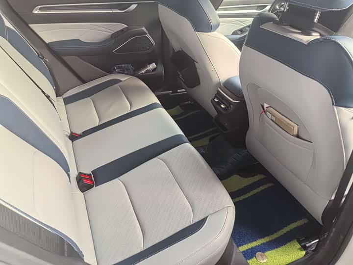 Фото 4 - Geely Emgrand