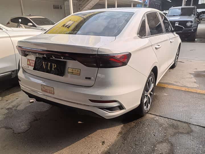 Фото 7 - Geely Emgrand