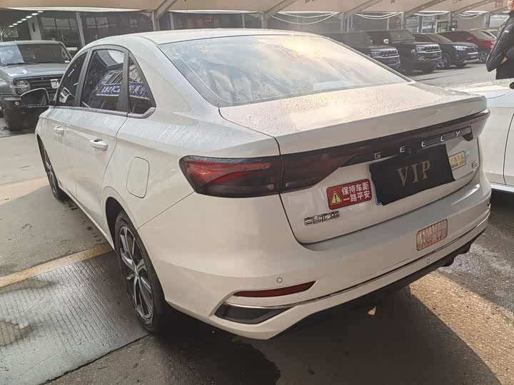 Фото 9 - Geely Emgrand