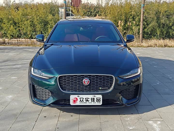 Фото 2 - Jaguar XE L