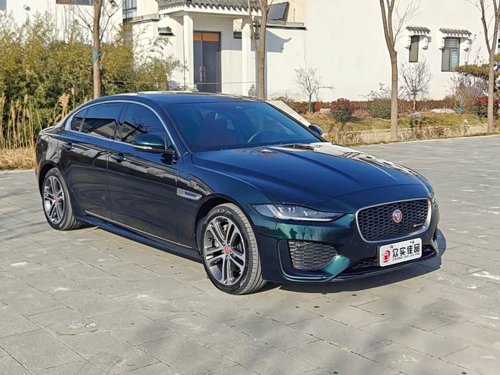 Фото 3 - Jaguar XE L