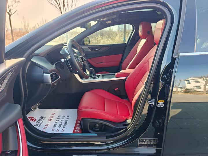 Фото 4 - Jaguar XE L