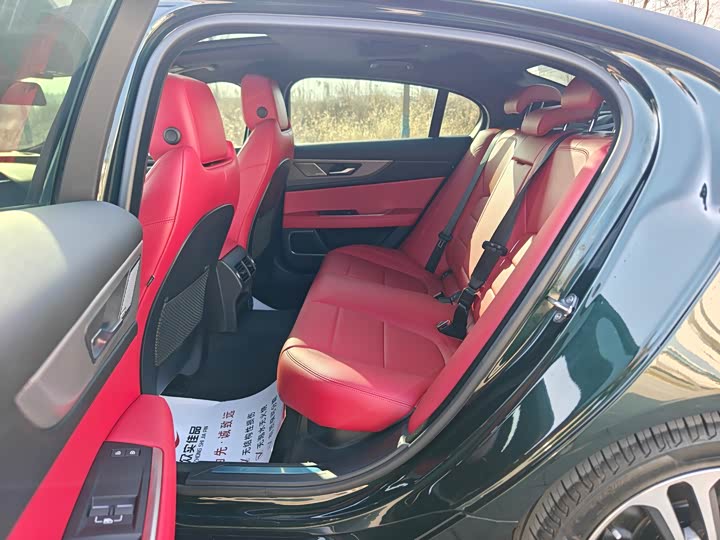 Фото 6 - Jaguar XE L