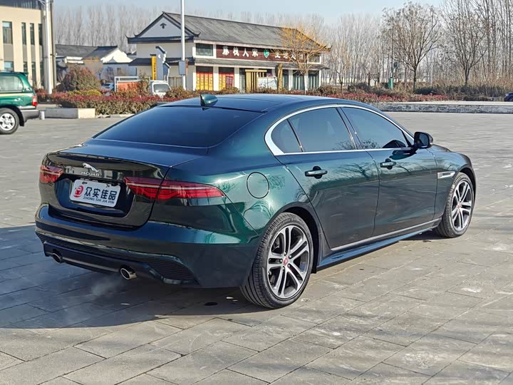 Фото 7 - Jaguar XE L