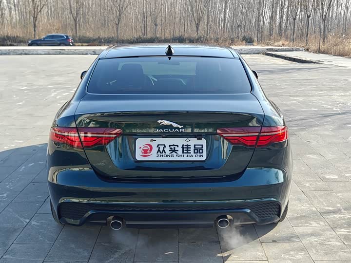 Фото 8 - Jaguar XE L