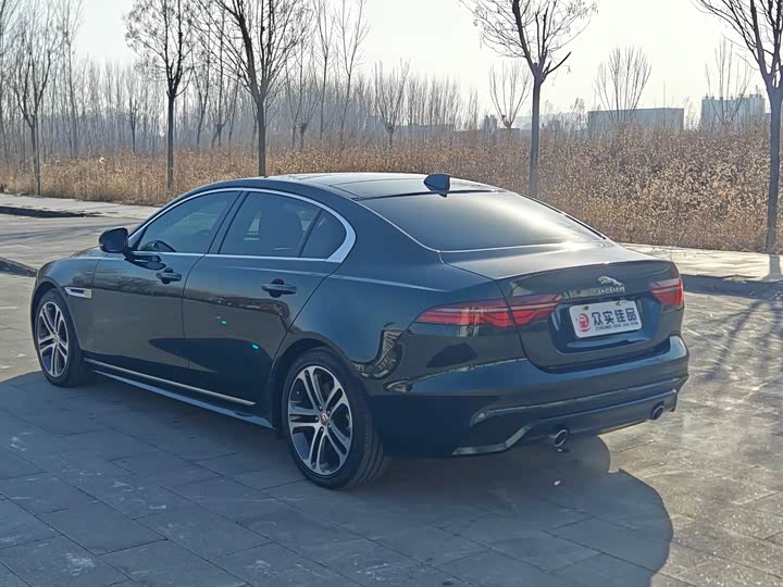 Фото 9 - Jaguar XE L