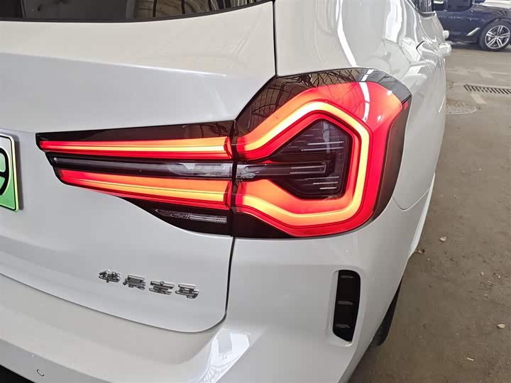 Фото 8 - BMW iX3