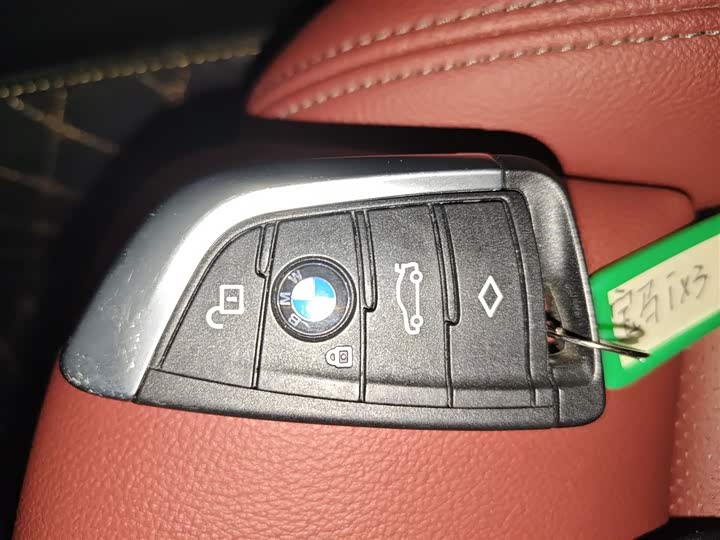 Фото 9 - BMW iX3