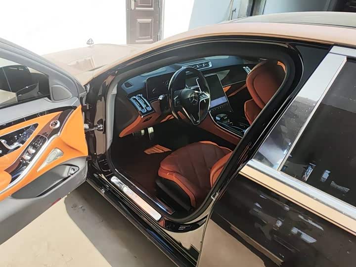 Фото 2 - Mercedes-Benz Maybach S-Class