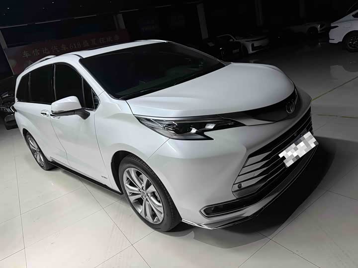 Фото 1 - Toyota Sienna