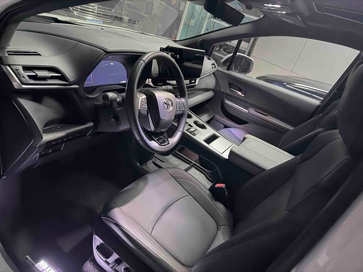 Фото 7 - Toyota Sienna