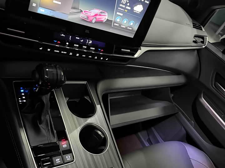 Фото 9 - Toyota Sienna