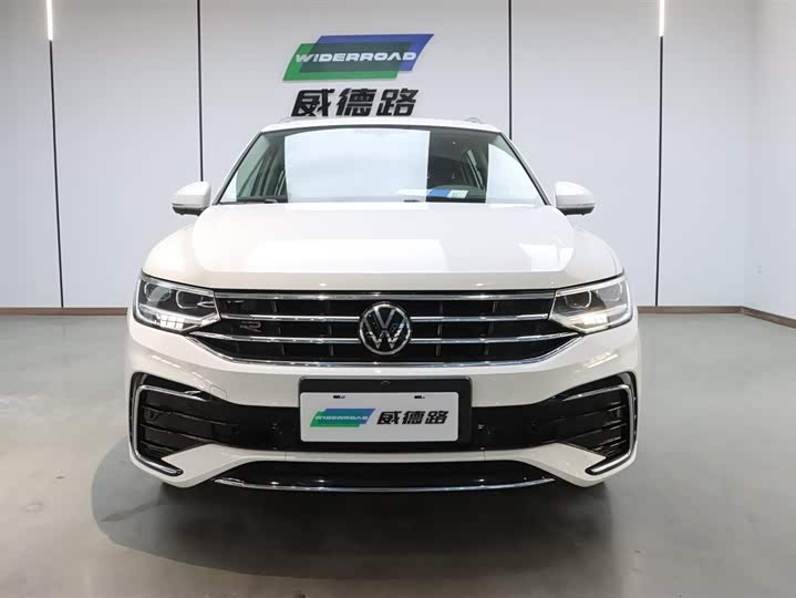 Фото 2 - Volkswagen Tiguan L Pro
