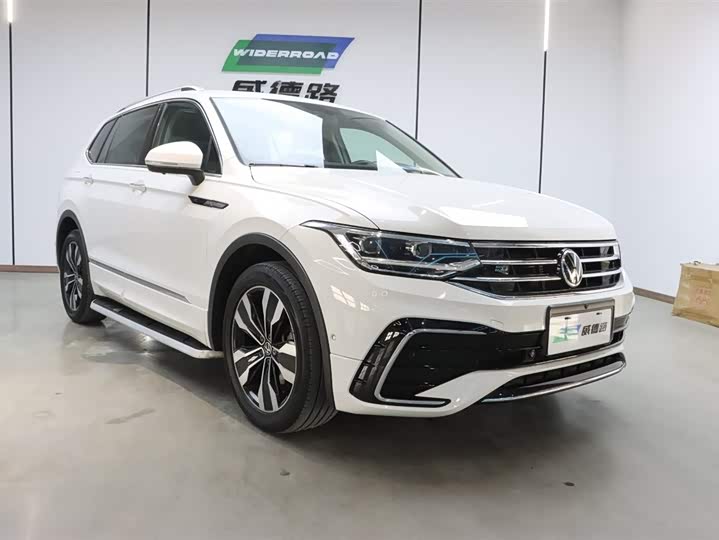 Фото 3 - Volkswagen Tiguan L Pro