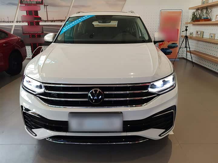 Фото 3 - Volkswagen Tiguan L Pro