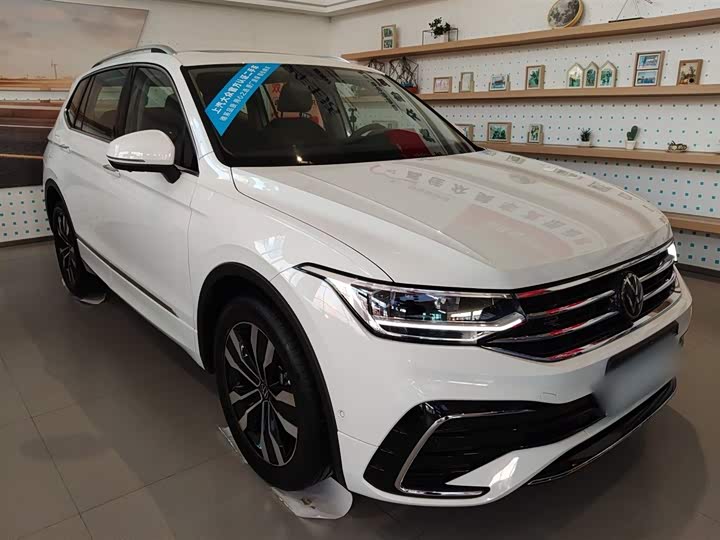 Фото 4 - Volkswagen Tiguan L Pro