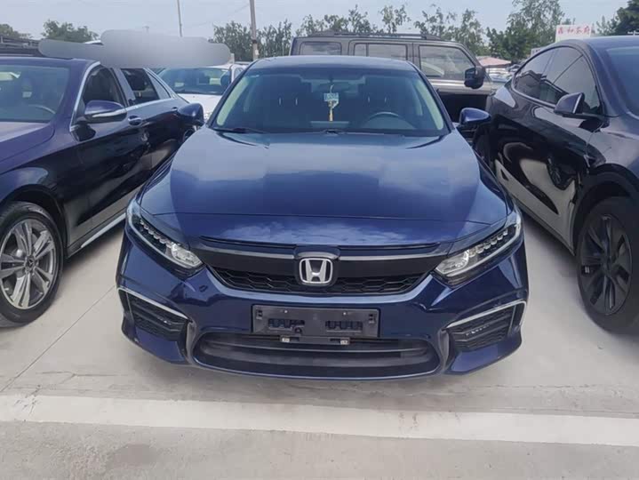 Фото 2 - Honda Inspire