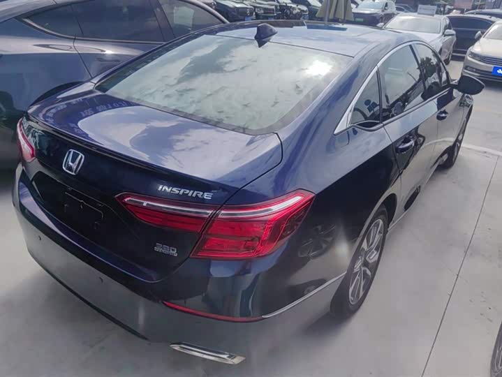 Фото 3 - Honda Inspire