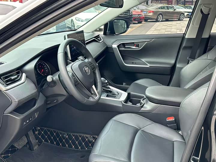 Фото 8 - Toyota Wildlander