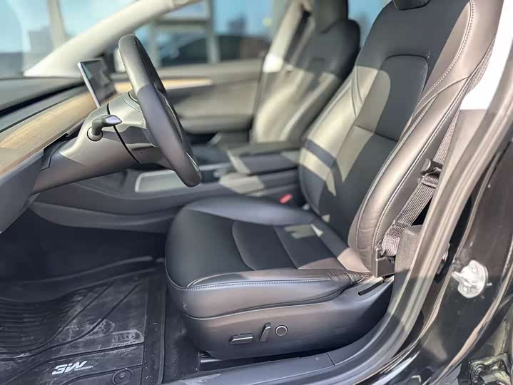 Фото 4 - Tesla Model 3