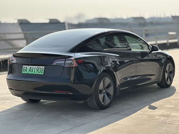 Фото 8 - Tesla Model 3