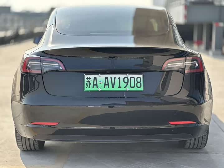 Фото 9 - Tesla Model 3