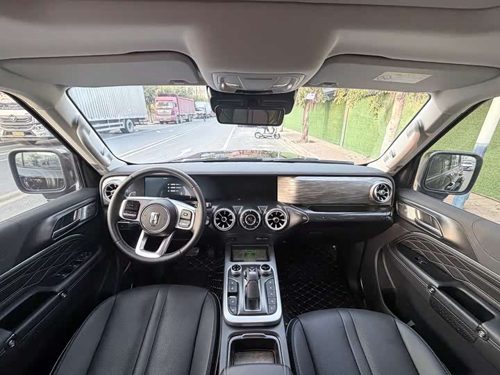 Фото 7 - Tank 300