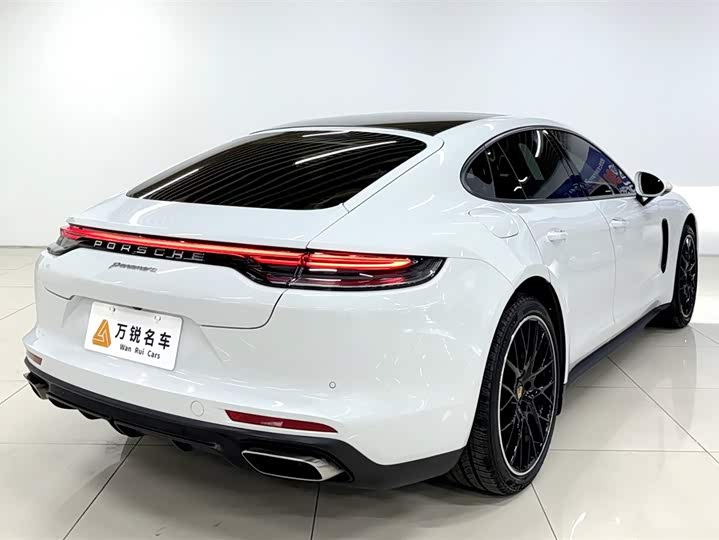 Фото 3 - Porsche Panamera