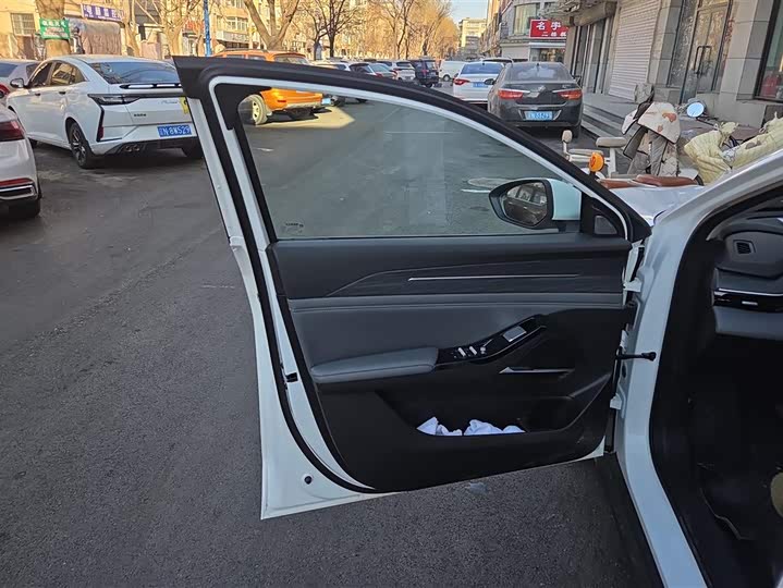 Фото 7 - Geely Galaxy L6