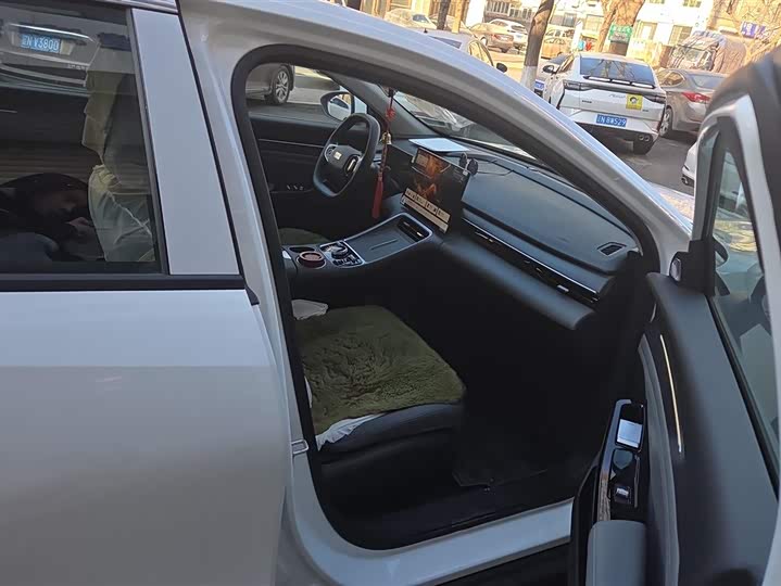 Фото 8 - Geely Galaxy L6