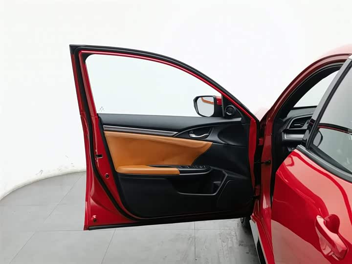 Фото 8 - Honda Civic