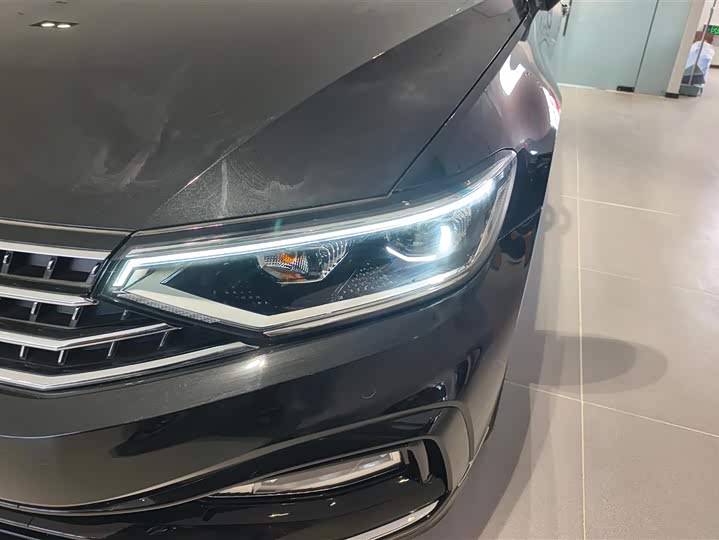 Фото 5 - Volkswagen Magotan