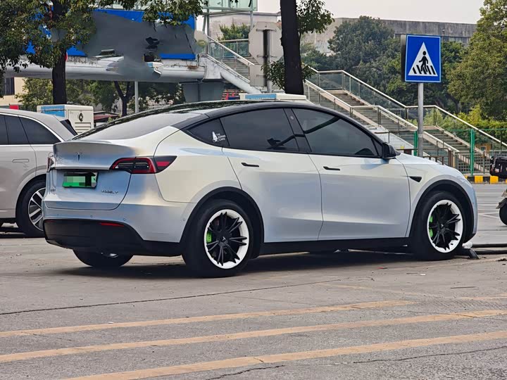 Фото 2 - Tesla Model Y
