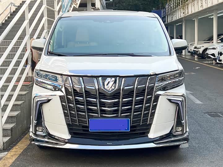 Фото 2 - Toyota Vellfire