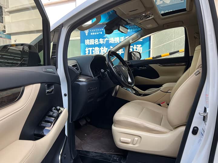 Фото 3 - Toyota Vellfire