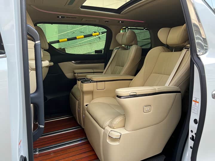 Фото 4 - Toyota Vellfire