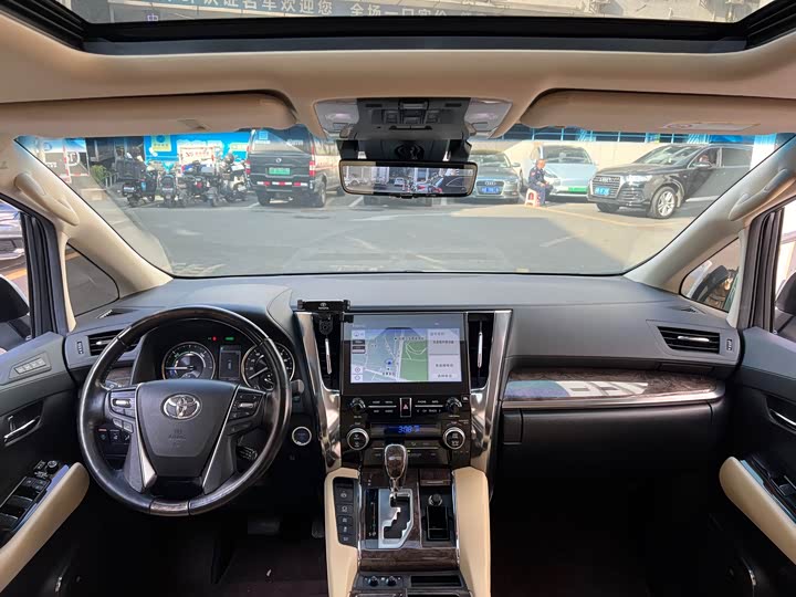 Фото 5 - Toyota Vellfire