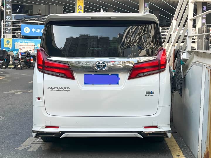 Фото 8 - Toyota Vellfire